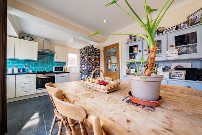 13 Dorset Avenue, Leicester photo 4