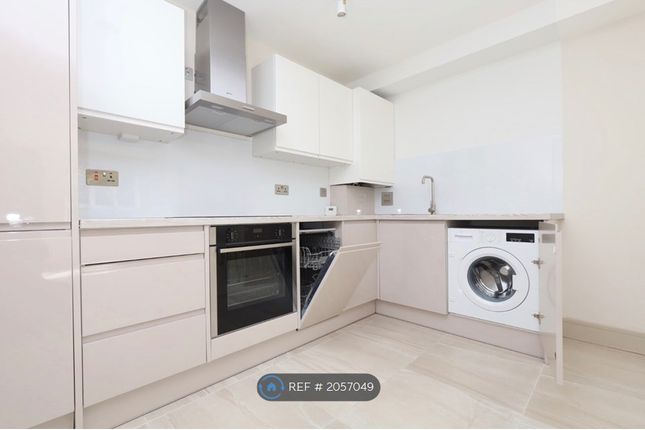 Thumbnail Flat to rent in Hillcrest Gardens, Esher