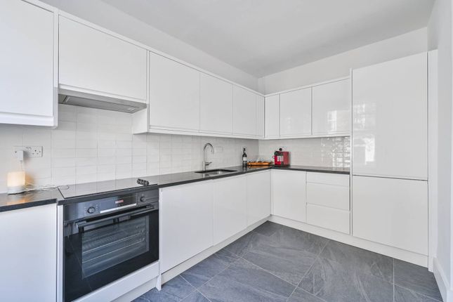 Flat to rent in Greenhaven Court, Marylebone, London