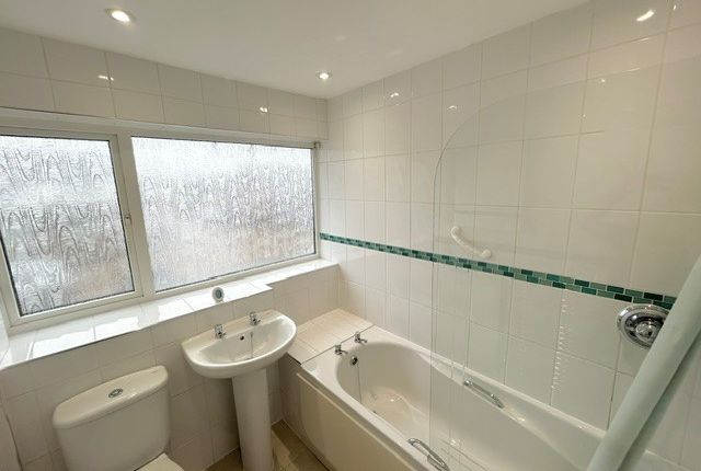 22, Hornchurch photo 4