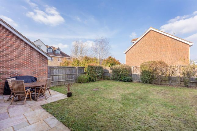 13, Witchford Gate, Maidenhead photo 2