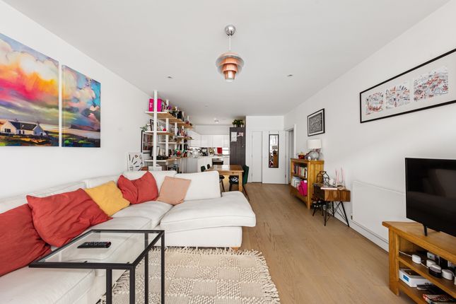 509 Granite Apartments, 30, River Gardens Walk, London photo 4