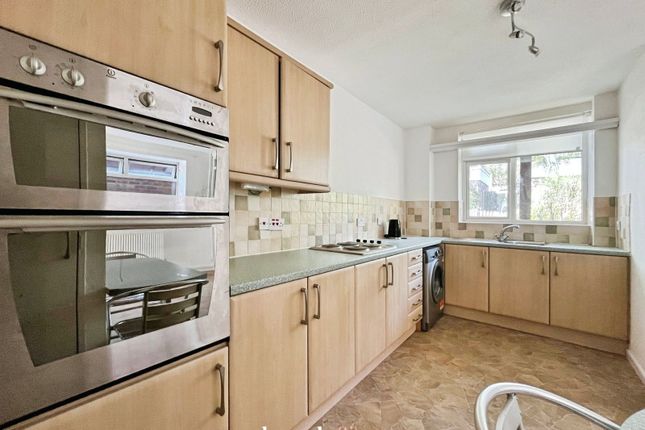 44, Stonebridge Crescent, Birmingham photo 4
