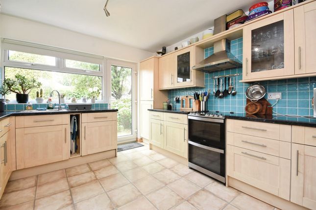 11, Hares Chase, Billericay photo 4