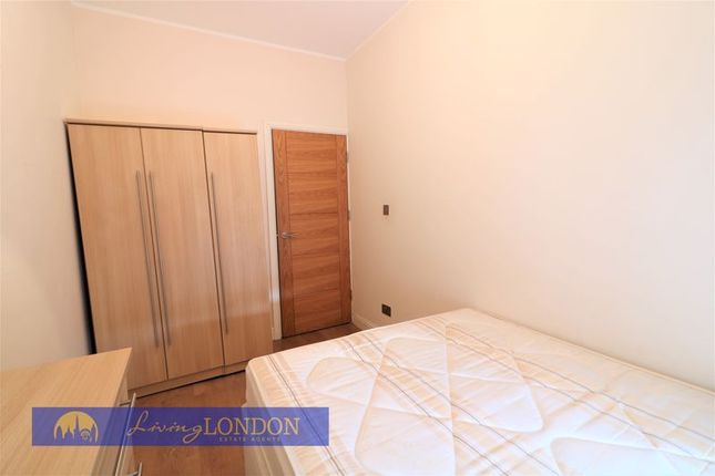 Flat to rent in Hornsey Road, London