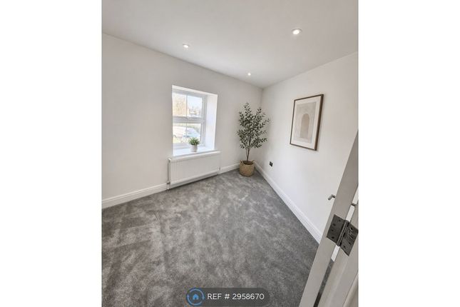 Flat A, Frontier Court A Hermitage Road, Woking photo 4