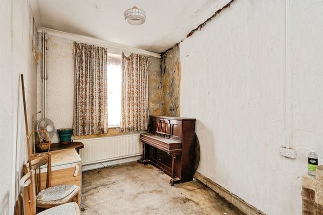 2, Davies Road, SWANSEA photo 3