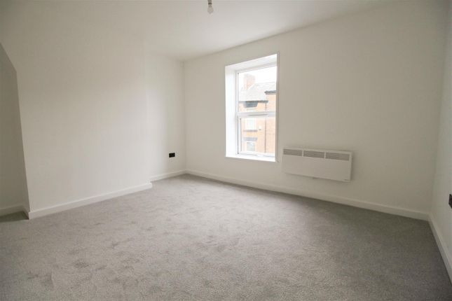 Flat 2, 2, Danty Street, Dukinfield photo 4