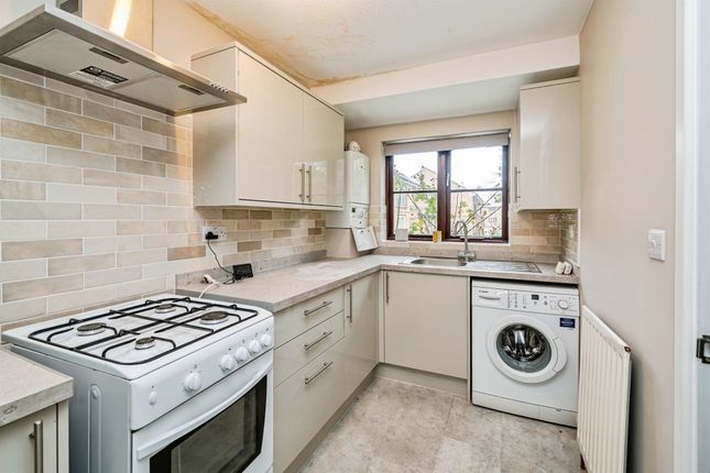 138, Coulson Way, Slough photo 2