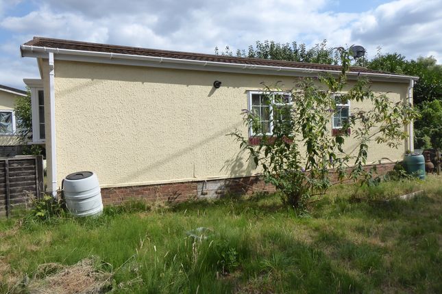 52A, Brookside Park, Hawley Lane, Farnborough photo 4