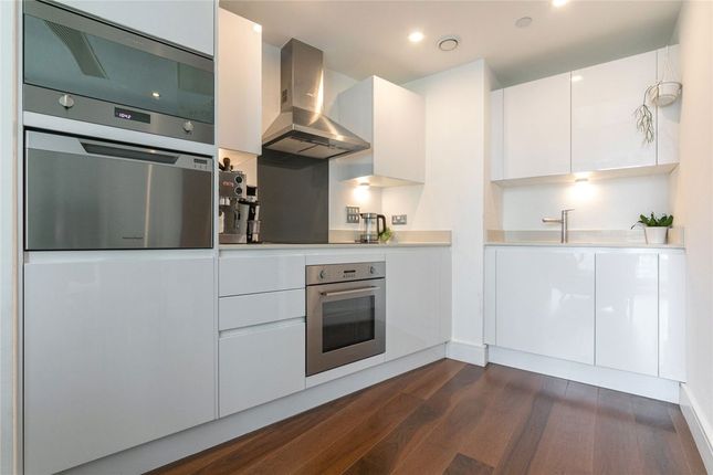 Apartment 2303, Talisman Tower, 6, Lincoln Plaza, London photo 3