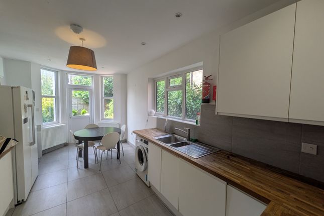 113, Langham Road, London photo 4