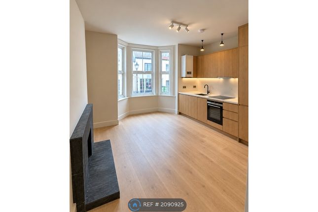 1-bed flat on Seaford, £1,150/mo