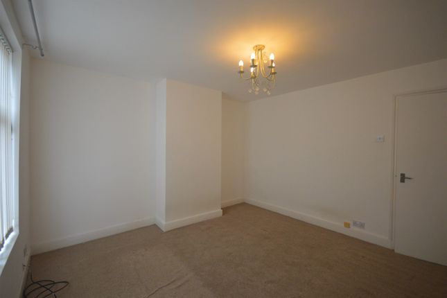 Terraced house to rent in Roebuck Lane, Sale