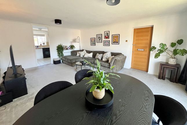 3 Marchwood Court, Broadsands Drive, Gosport photo 4