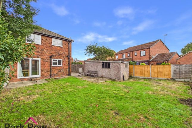 16, Wood Lea, Knottingley photo 4