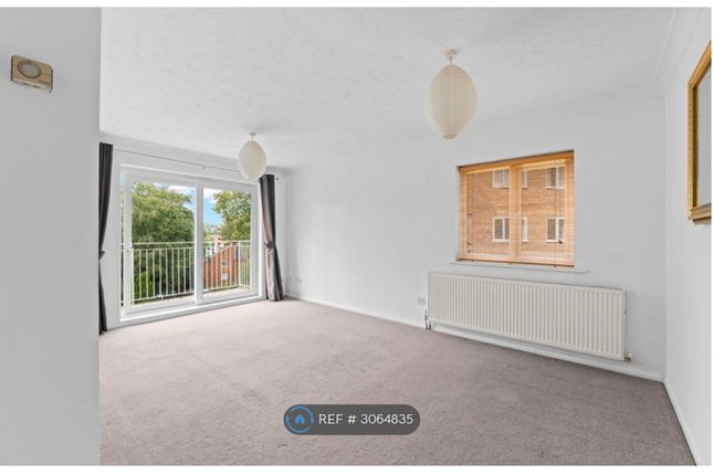 Whitegates, Court Bushes Road, Whyteleafe photo 4