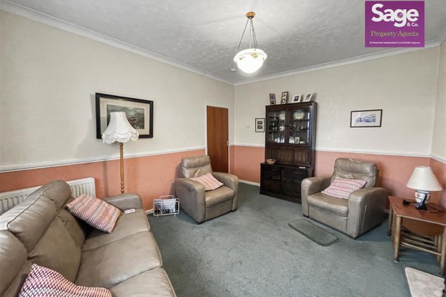 25, Hillcrest, Pontypool photo 4