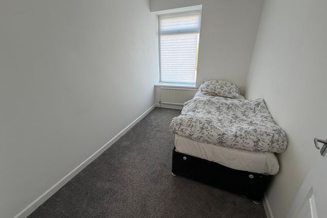 399 Cardiff Road, Aberdare photo 5