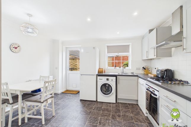 3, Allington Rise, Hook photo 4
