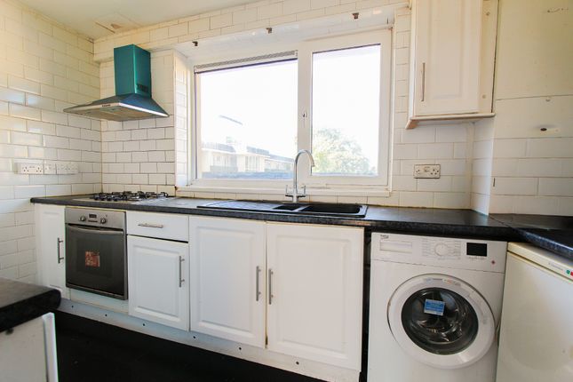 Flat 19 Roper House, Kingswood Estate, London photo 3