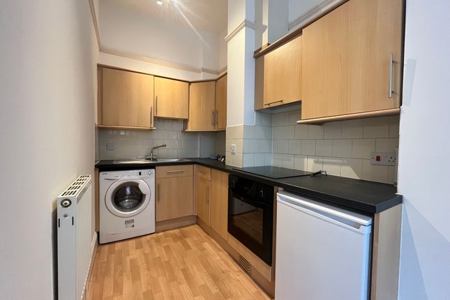 Flat to rent in Woodland Terrace, Greenbank Road, Plymouth