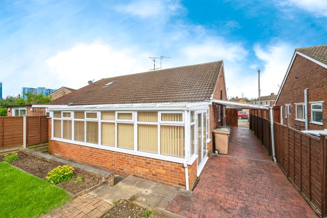 Bungalow for sale in Nappsbury Road, Luton, Bedfordshire