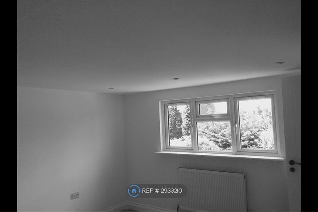 A Farm Road, Esher photo 5