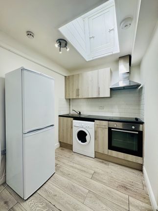 Flat 10, 45 High Street Croydon, London photo 4