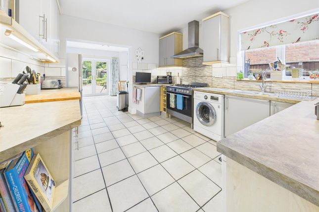 31, King Edwards Avenue, Gloucester photo 4