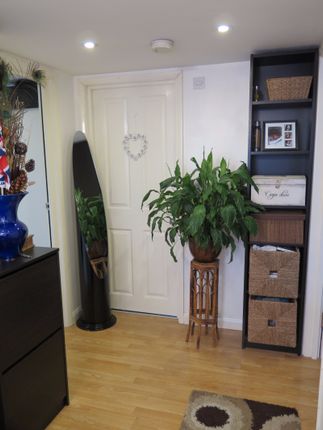 Flat to rent in Waterfall Road, Arnos Grove, London