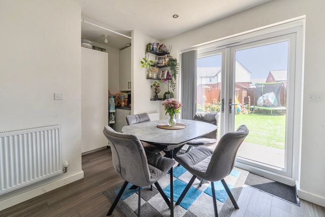 121, Burney Drive, Milton Keynes photo 4