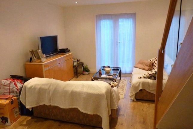 12, Brockleyside, Stanmore photo 4
