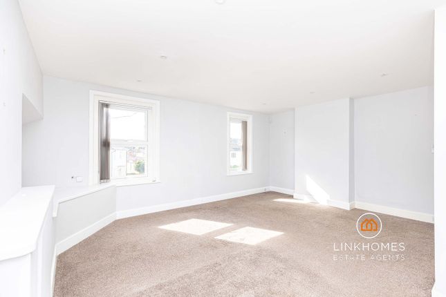 9a, Tatnam Crescent, Poole photo 3