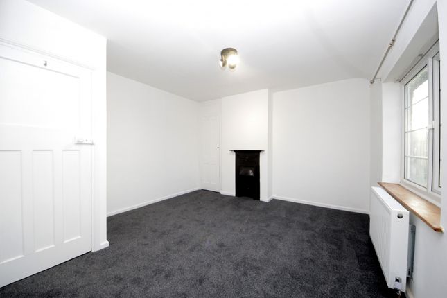 7 Weir Hall Avenue, London photo 4