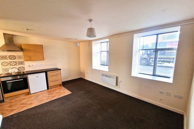 Flat to rent in High Street, Stockport