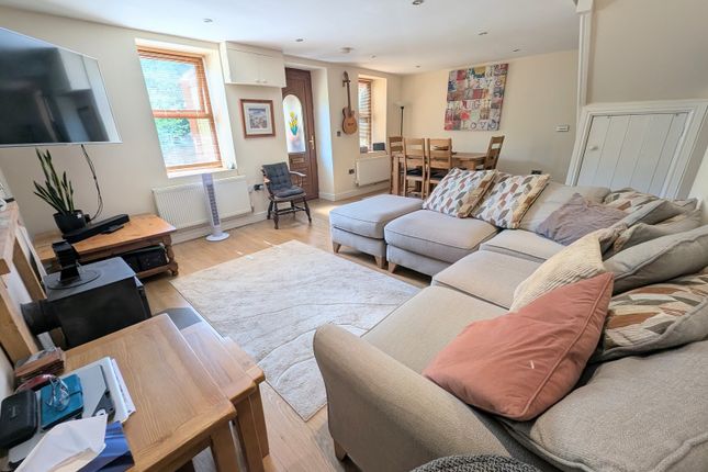 52, Heol Gleien, Lower Cwmtwrch photo 2