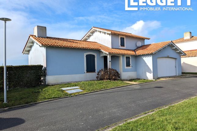 Thumbnail Villa for sale in L'aiguillon-Sur-Vie, Vendée, Pays De La Loire