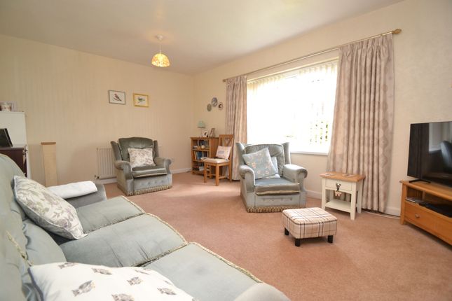 24 Harper Grove, Idle photo 4