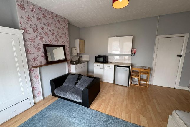Room 8, 29, Castle Road, Portsmouth, Southsea photo 5
