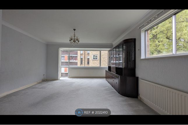 Flat to rent in White Lodge Close, Sutton