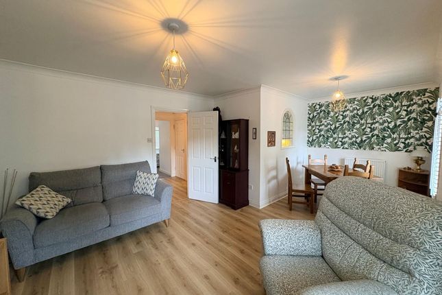 12 Reed Drive, Redhill photo 3