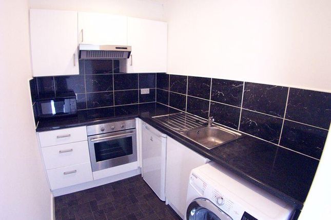 Comer Crescent, SOUTHALL photo 3