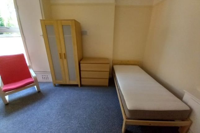 Flat 2, 13 Crawford Avenue, Bolton photo 3