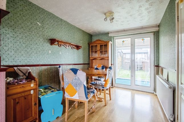 19, Meadow Lane, West Yorkshire photo 3
