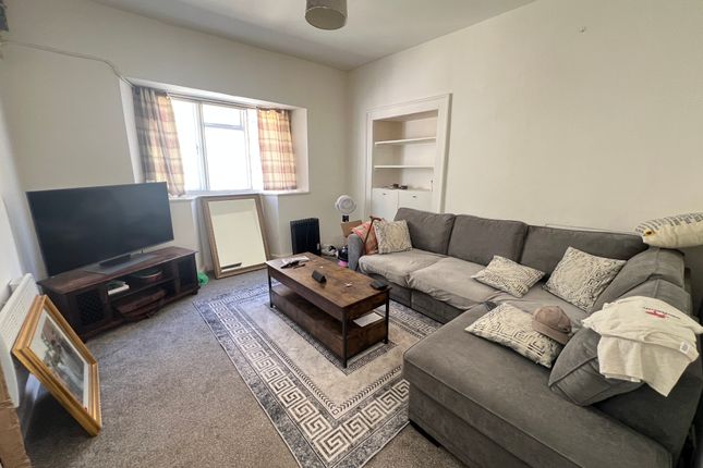 Flat 2, 2, High Street, Wincanton photo 2