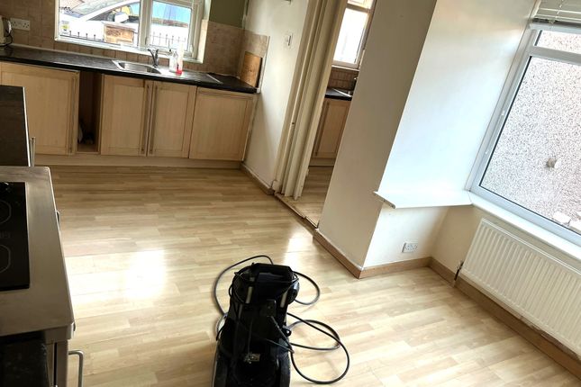 136, Wrose Road, Bradford photo 4