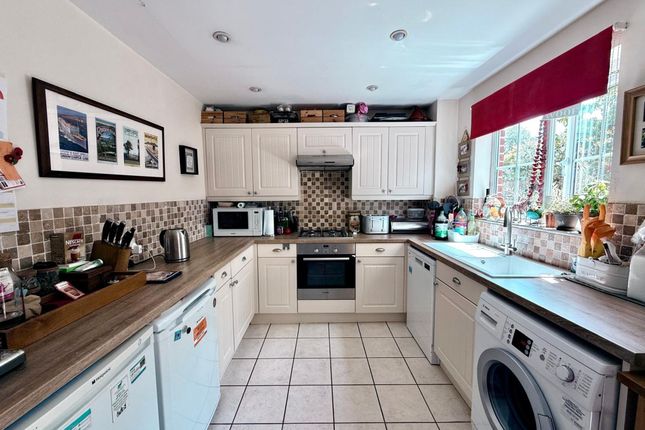 8 Manor Crescent, Epsom photo 2