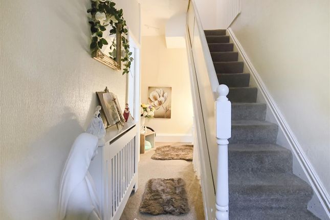 29, Tanfield Road, Huddersfield photo 3