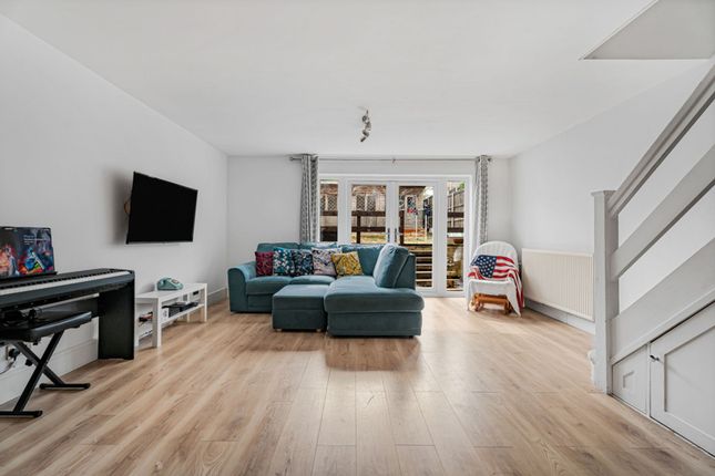 105 Hazeldell, Hertford photo 2
